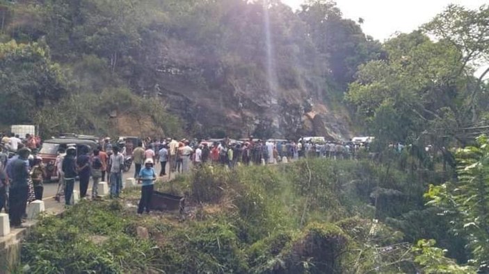 Sri Lanka'da yolcu otobüsü uçuruma yuvarlandı: 14 ölü