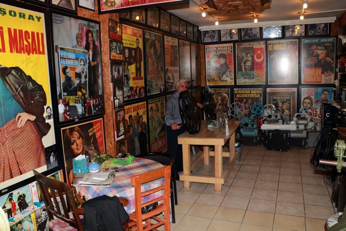 Adana'da müzeye çevirdiği evinde Yeşilçam’ı yaşatıyor