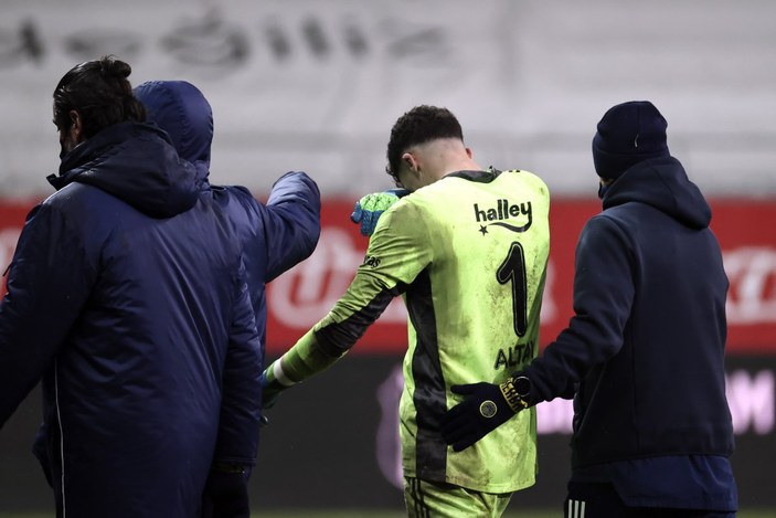 Altay Bayındır maç sonu gözyaşlarını tutamadı