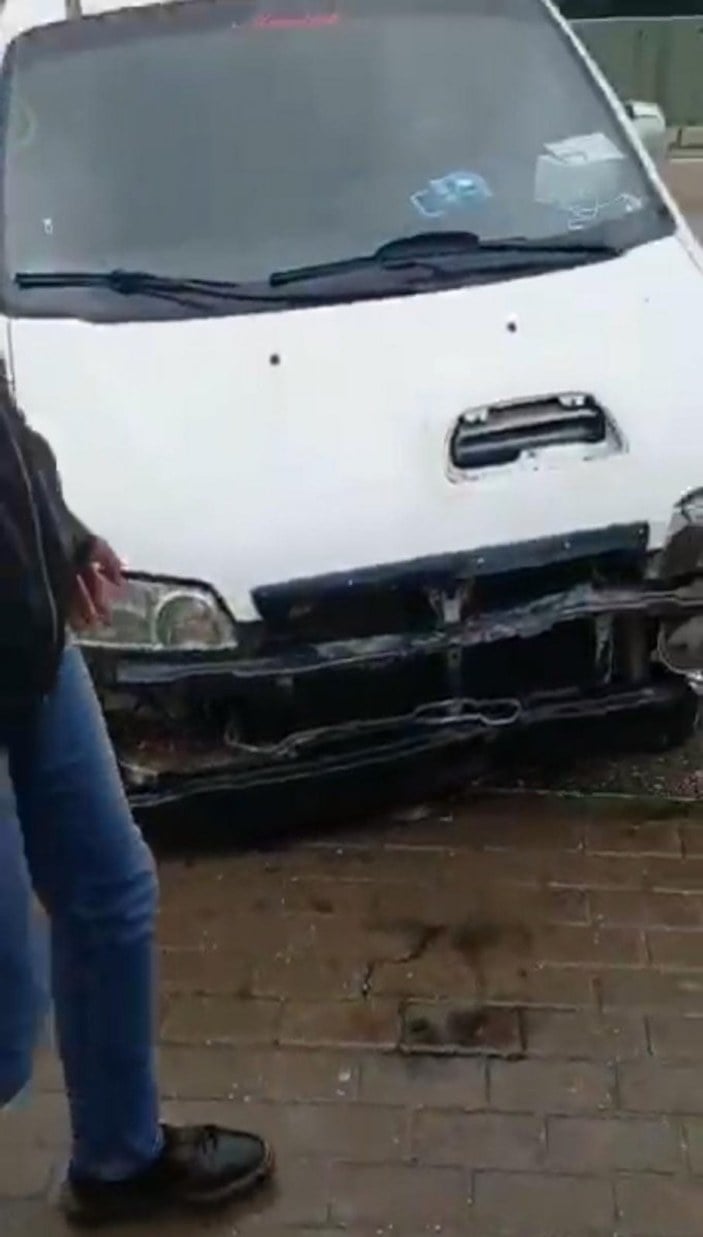 Bursa’da kaçak öğrenci servisi çeken araç kaza yaptı