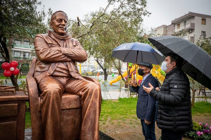 Tunç Soyer, Bekir Coşkun heykeline yapılan saldırı sonrası incelemelerde bulundu