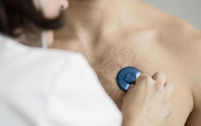 Erkeklerin meme kanserine karşı dikkat etmesi gereken belirtiler