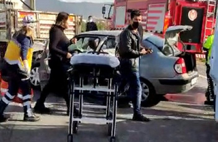 İzmir'de kaza: 6 kişi yaralandı