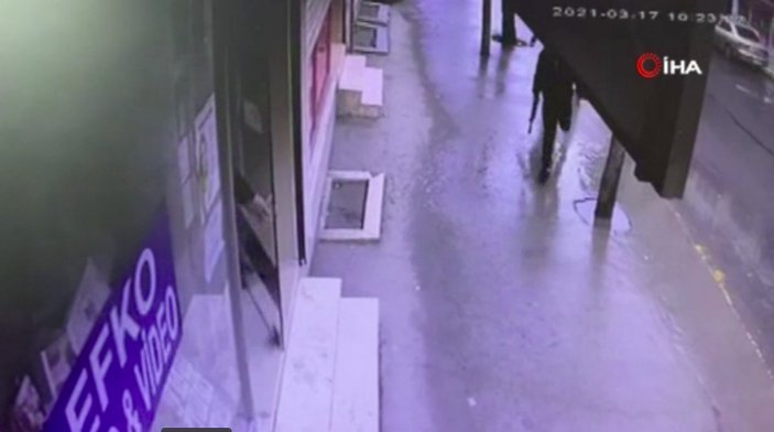 Esenyurt'taki kovalamacada pompalı tüfekle 1 kişinin yaralanma anı kamerada