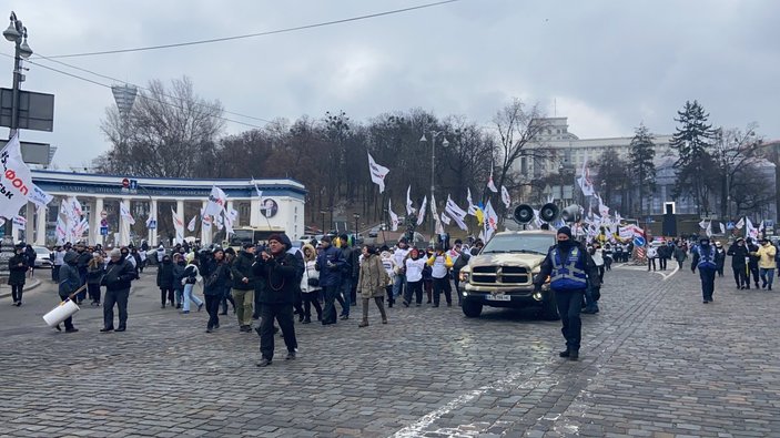 Ukrayna’daki yeni karantina protesto edildi