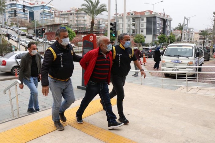 Antalya'da eşini öldüren katile arkadaşları destek çıktı