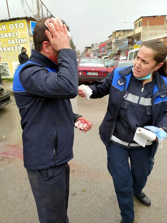 İzmir'de esnaf ile zabıta arasında kavga: 3 yaralı