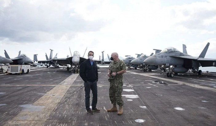 Kiryakos Miçotakis, Girit'te ABD uçak gemisini ziyaret etti
