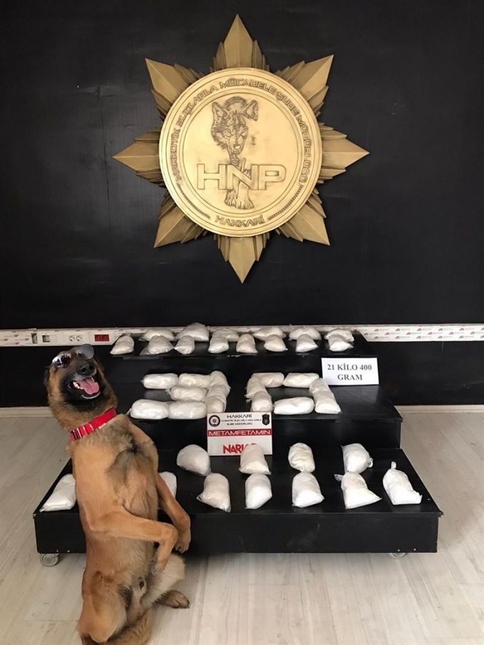 i Hakkari’de aracın benzin deposundan metamfetamin çıktı