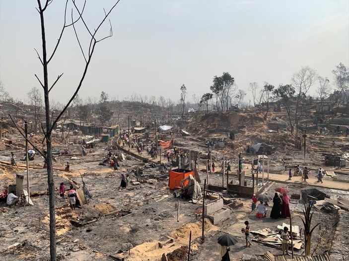 Bangladeş’te Arakanlı mültecilerin kampında yangın çıktı