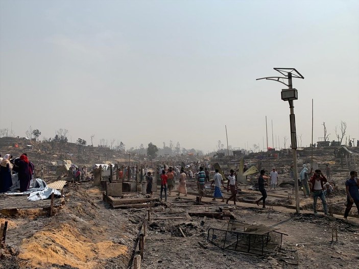 Bangladeş’te Arakanlı mültecilerin kampında yangın çıktı