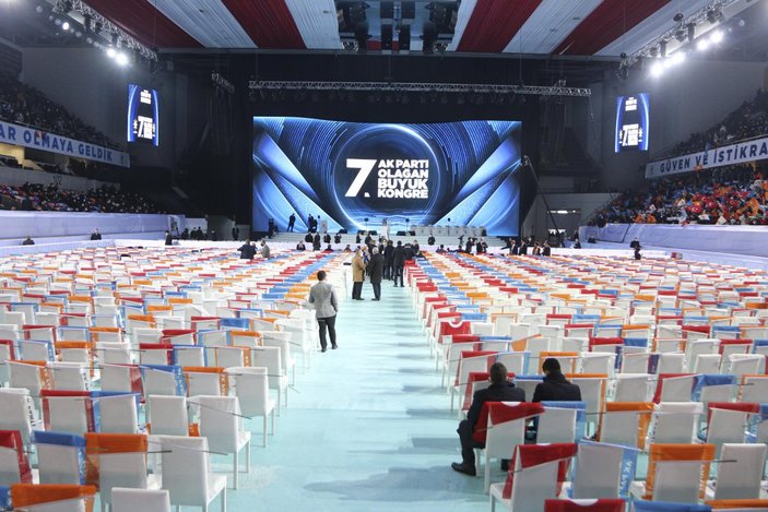 AK Parti’nin 7’nci Olağan Büyük Kongresi için partililer salona alındı