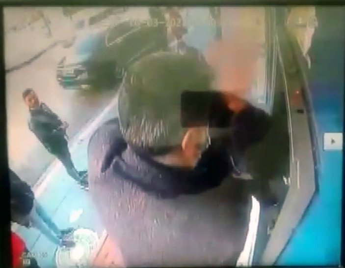 Adana’da ATM'de işlem yapan kişi darbedildi