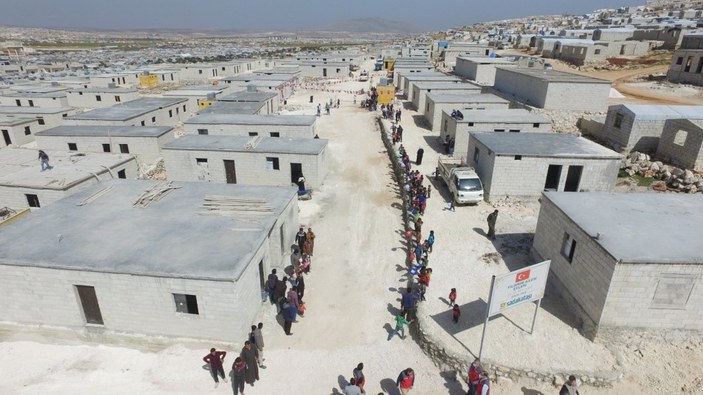 Binali Yıldırım’dan İdlibli mültecilere ev desteği