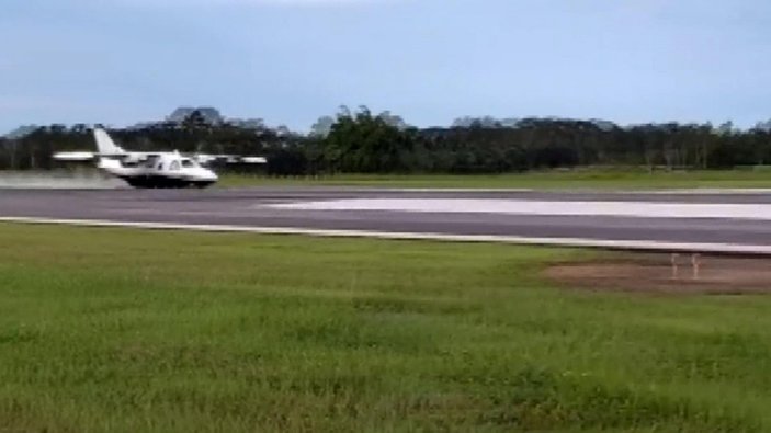 Brezilya’da iniş takımları açılmayan uçak, gövdesi üzerine indi