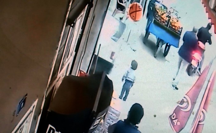 Adana'da geri manevra yapan sürücü çocuğa çarptı