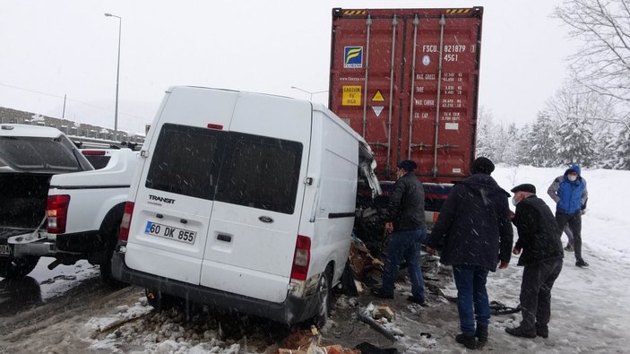 Samsun'da patlayıcı madde yüklü minibüs kaza yaptı: 1 ölü, 1 yaralı