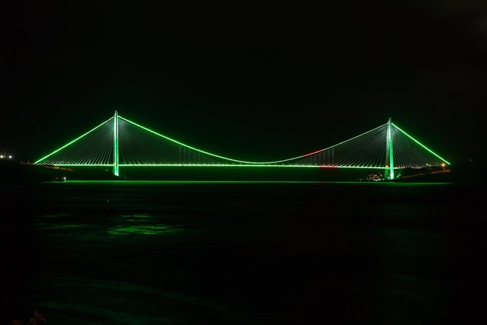 İstanbul'un köprüleri, Pakistan Milli Günü için renklendi