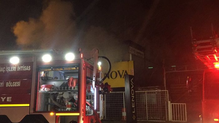 i Bursa’da fabrika yangını: Milyonluk malzemeler yandı