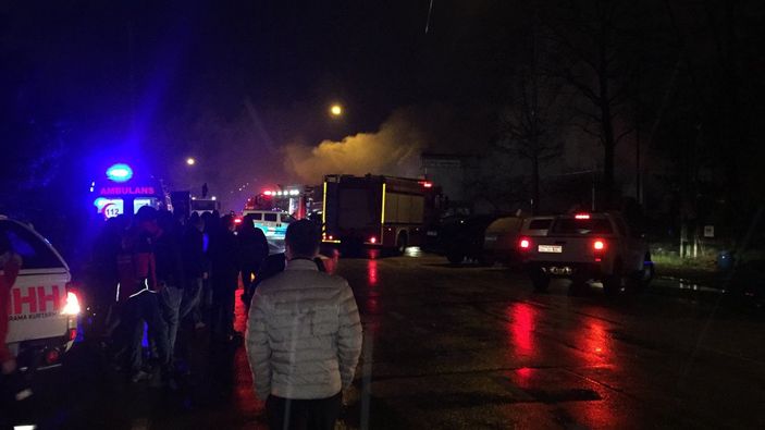 i Bursa’da fabrika yangını: Milyonluk malzemeler yandı