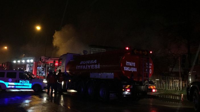 i Bursa’da fabrika yangını: Milyonluk malzemeler yandı