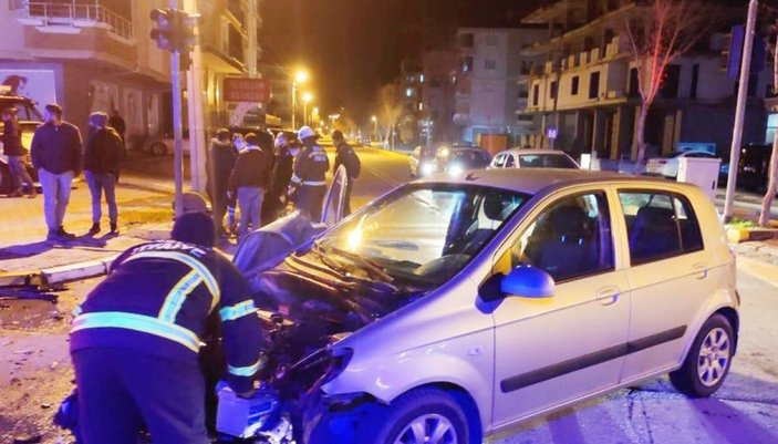 Aksaray'da ışık ihlali yapan sürücü kaza yaptı