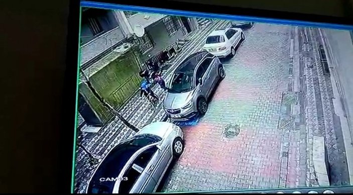 Sultangazi'de bisikletini çaldıkları çocuğu dövdüler