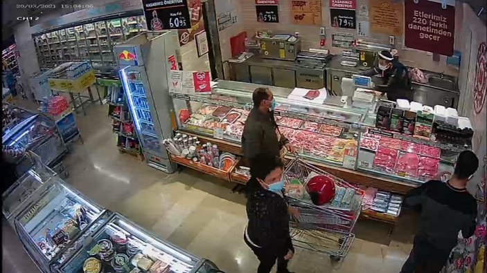 Antalya'da marketten ürün çalan çifte gözaltı