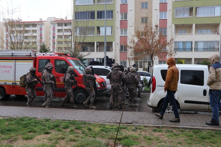Diyarbakır'da evde alıkonulanları kurtarma operasyonu: 2 yaralı