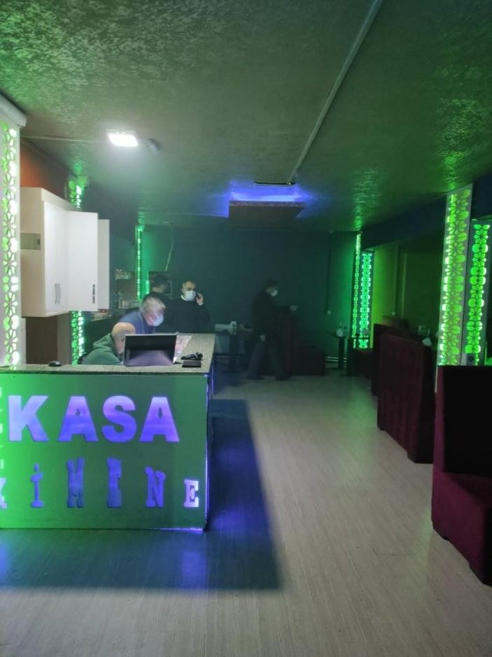 Konya’da mührü bozulan eğlence mekanına polis baskını