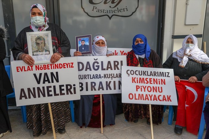 Van'da aileler, HDP önünde eylem yaptı