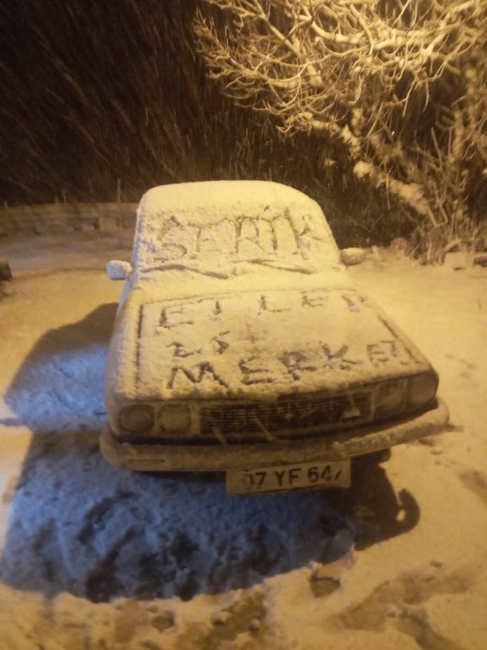 Antalya'da 6 yıl aradan sonra kar sevinci