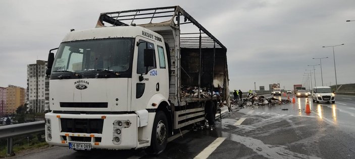 Kuzey Marmara Otoyolu’nda seyir halindeki kamyon yandı