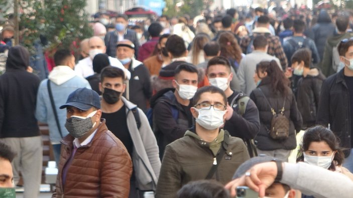 İstanbul'da kısıtlamasız cumartesinde sahiller ve meydanlar doldu