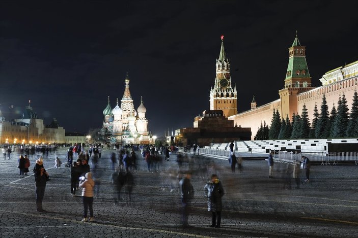 Rusya'da 2 binden fazla yapının ışıkları 1 saat kapatıldı