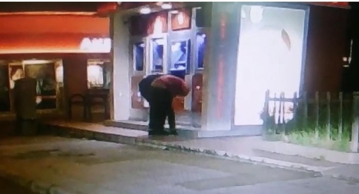 Adana'da ATM'de para yatırmak isteyen gence gasp