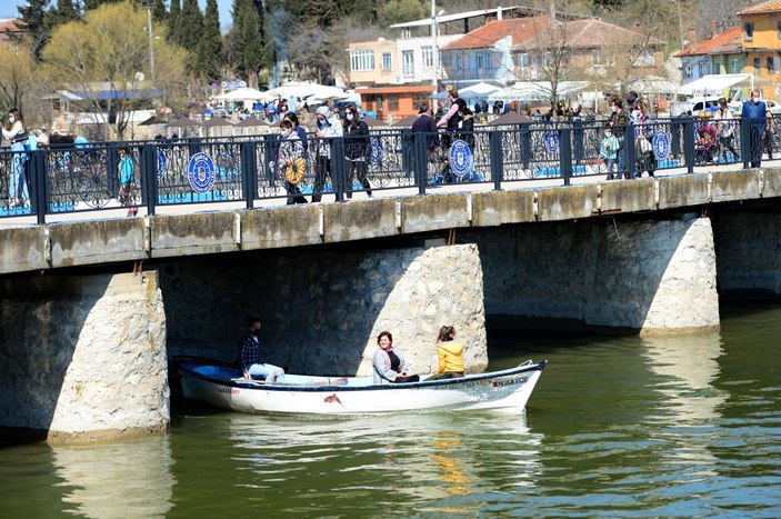 Gölyazı hafta sonu ziyaretçi akınına uğradı