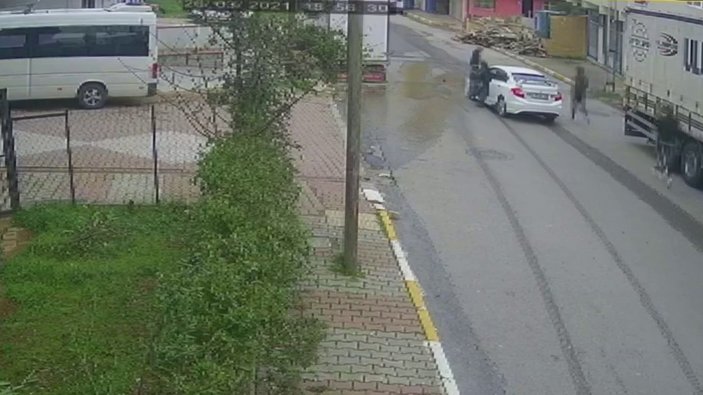 Sultanbeyli'de 5 yaşındaki çocuğa otomobil çarptı