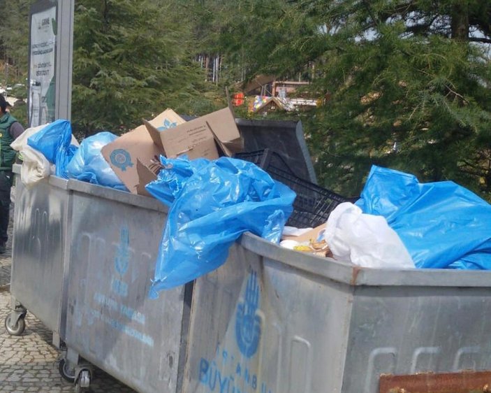 Piknikçiler, Belgrad Ormanı’nda 10 ton çöp bıraktı
