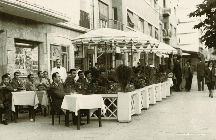 Sermet Muhtar Alus'tan İstanbul'un Geçmiş Günlerinde Yeme İçme kitabı