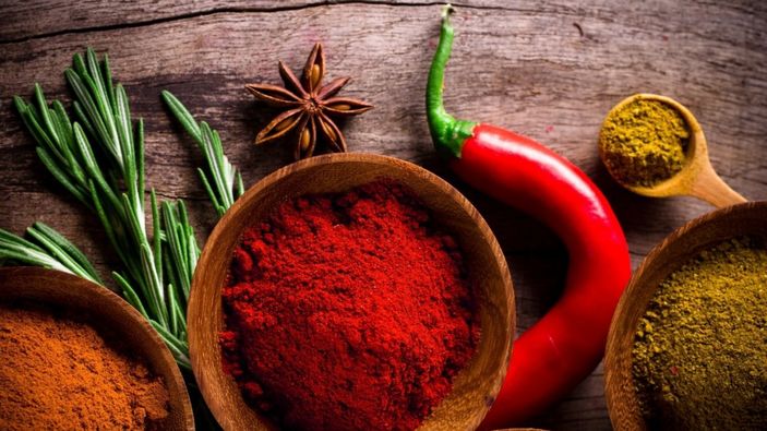 Baharatlı yiyecekler yemenin 5 faydası