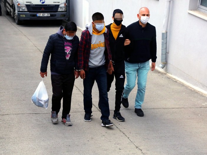 Adana'da çocukları uyuşturucuya alıştıran engelli yakalandı