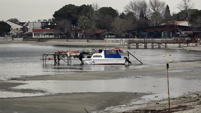 Çanakkale’de deniz 30 metre çekildi