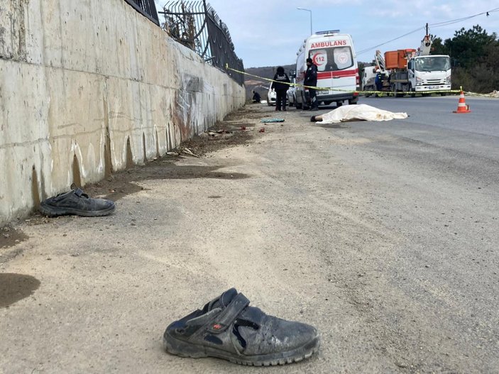 Arnavutköy'de freni boşalan kamyondan atladı, hayatını kaybetti