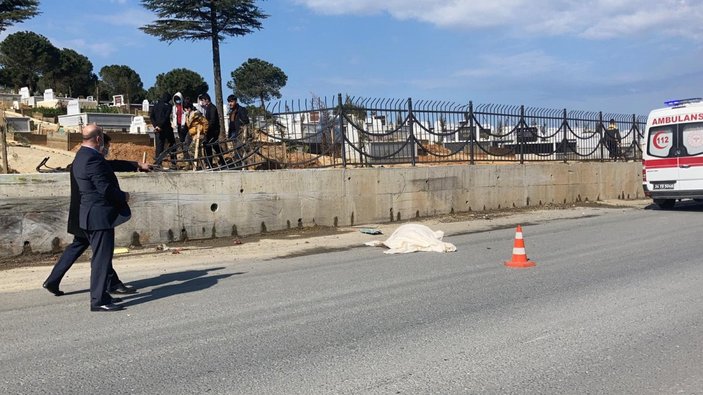 Arnavutköy'de freni boşalan kamyondan atladı, hayatını kaybetti