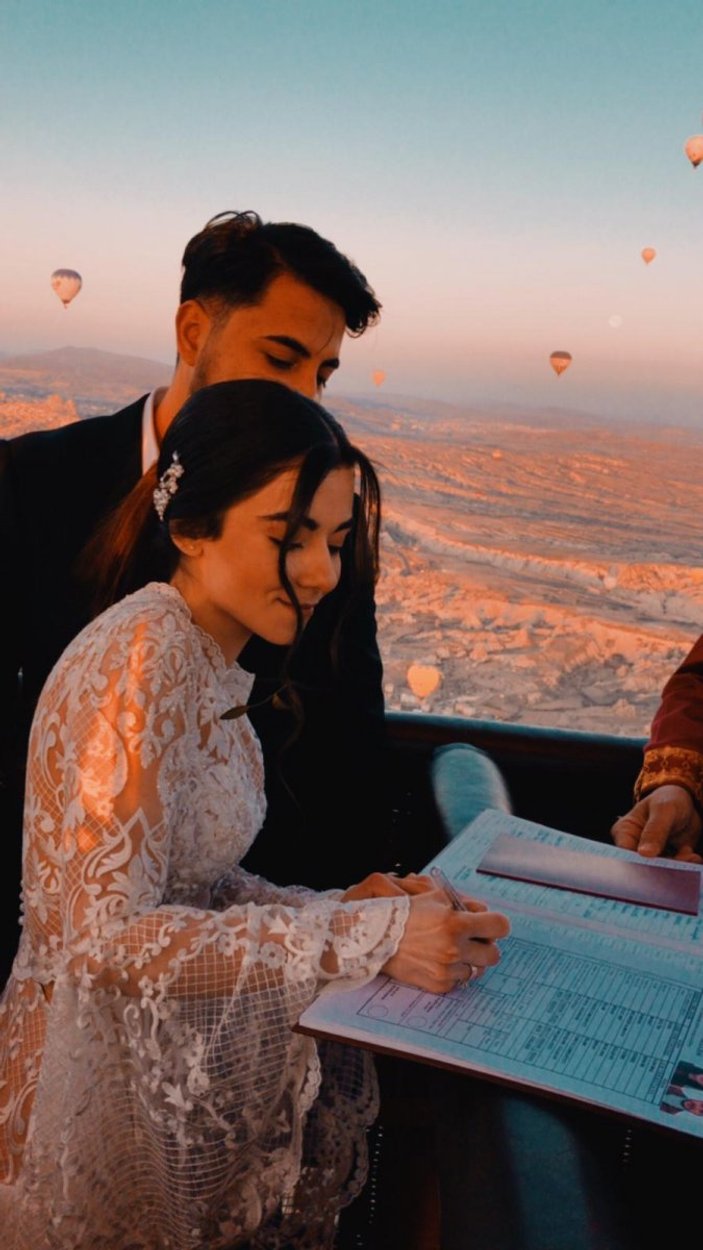Kapadokya'daki sıcak hava balonunda nikah