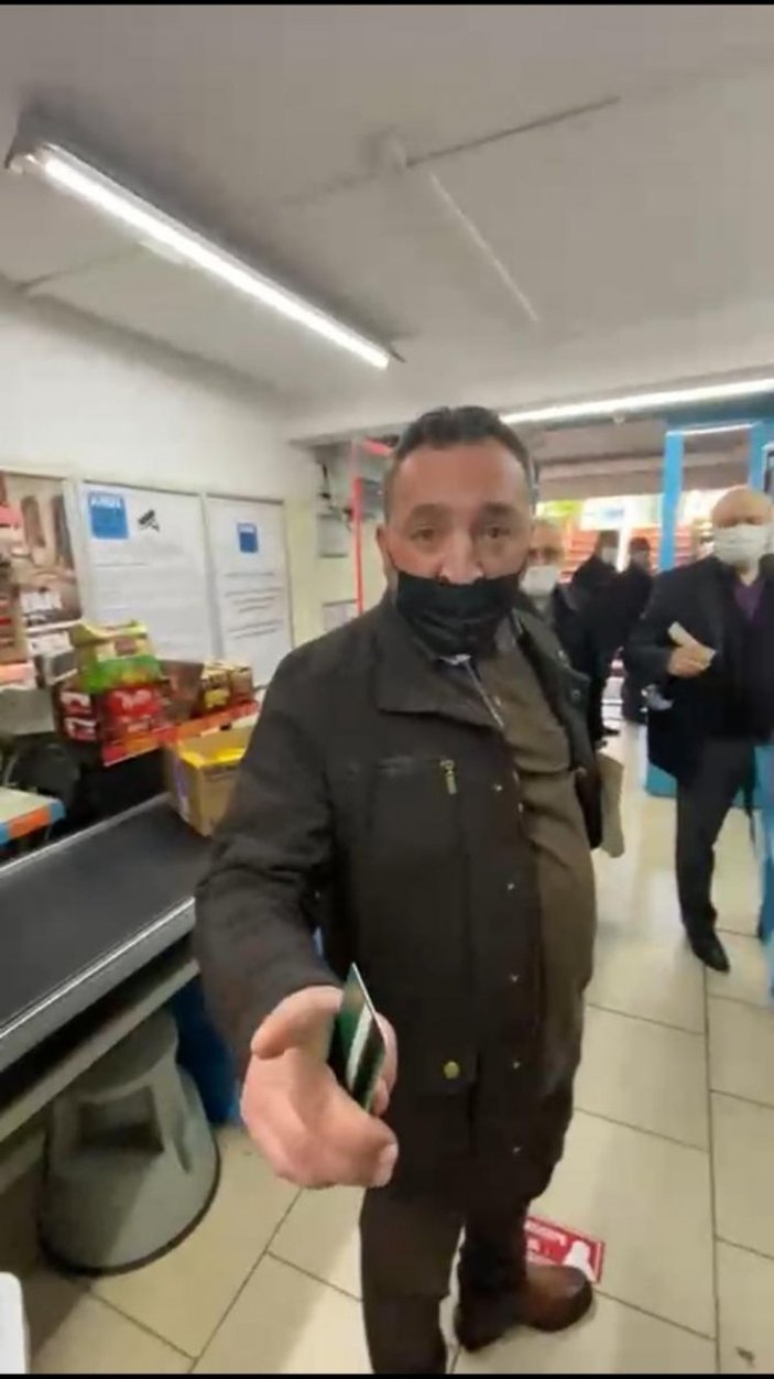 Kadıköy’de markette sosyal mesafeyi koru dedi, bıçakla tehdit edildi