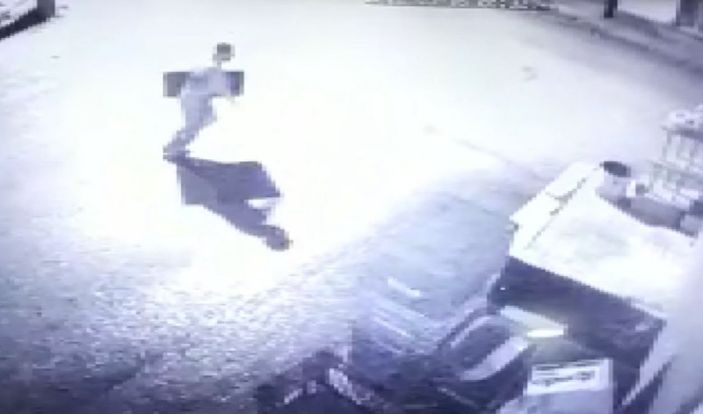 i Elazığ'da televizyon çalan hırsız, kameralara yakalandı