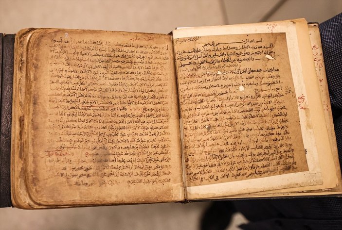 İsviçreli Müslüman araştırmacı, İstanbul'da el yazmalarını inceliyor