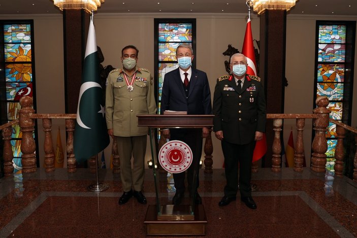 Hulusi Akar, Pakistan Genelkurmay Başkanı Raza’yı kabul etti